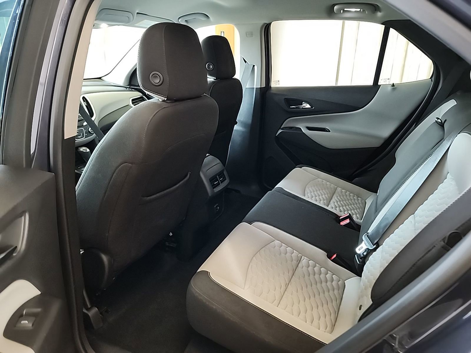 Used 2019 Chevrolet Equinox LS w/ LS Convenience Package image 11