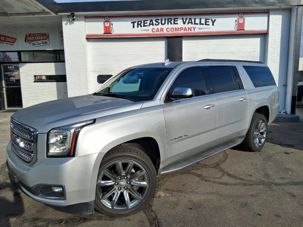 Used 2016 GMC Yukon XL SLT image 1