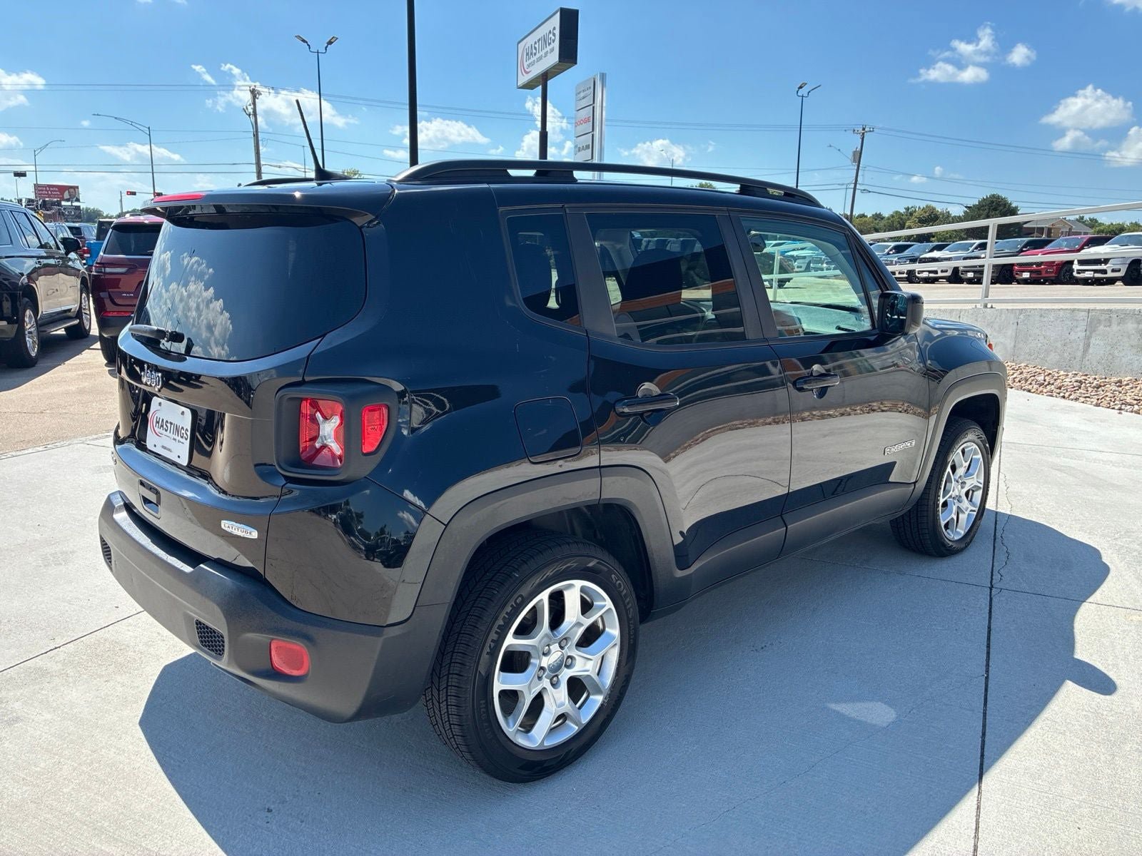 Used 2018 Jeep Renegade Latitude w/ Cold Weather Group AWD/4WD image 6
