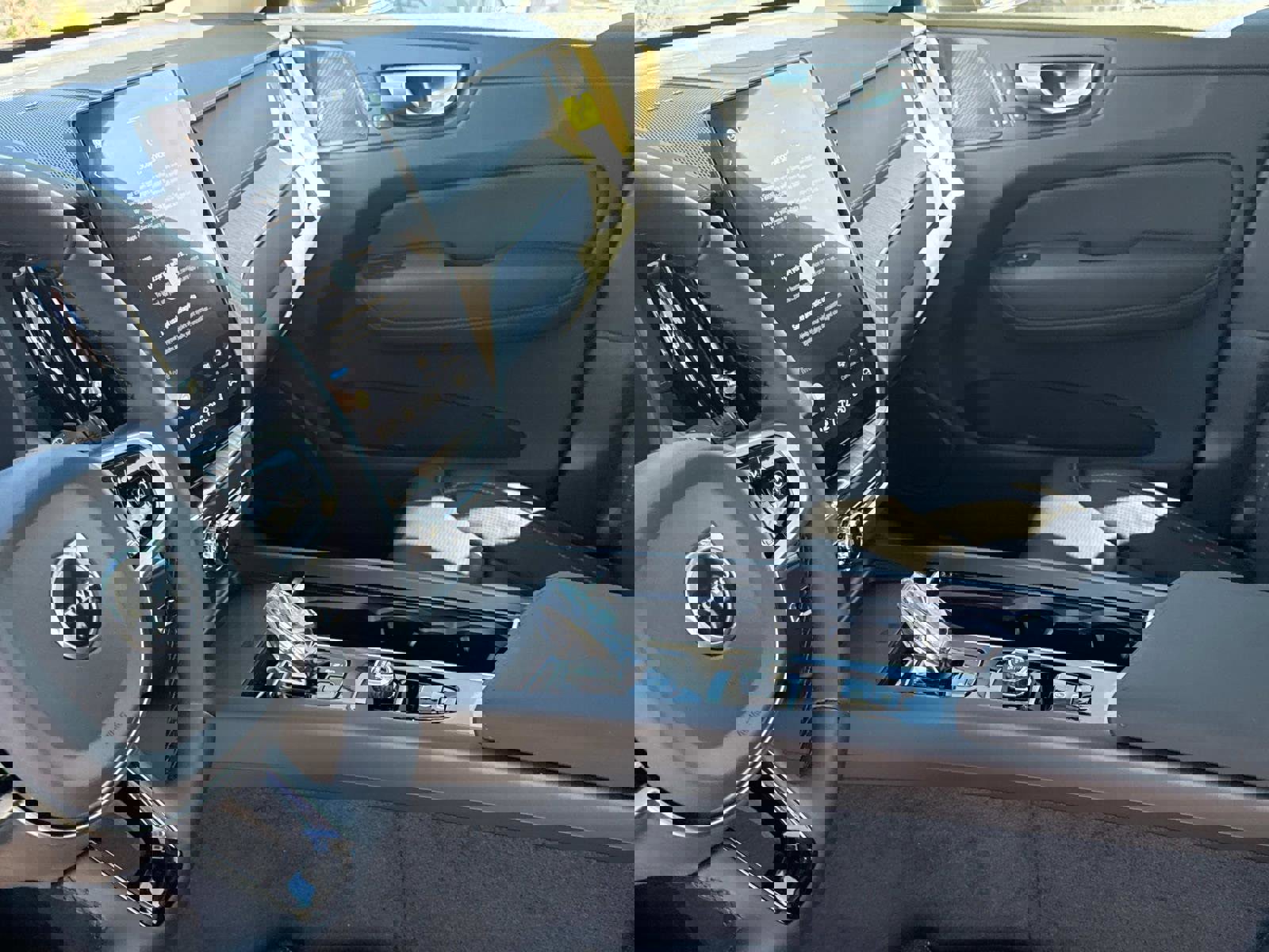 New 2026 Volvo XC60 B5 Ultra w/ Climate Package image 19