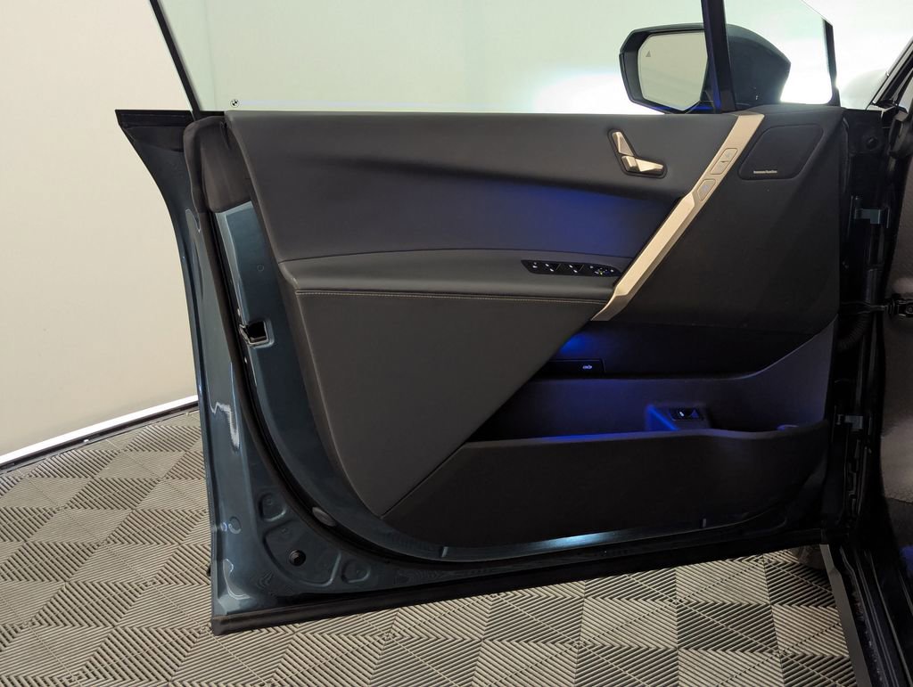 Used 2023 BMW iX xDrive50 w/ Convenience Package image 91