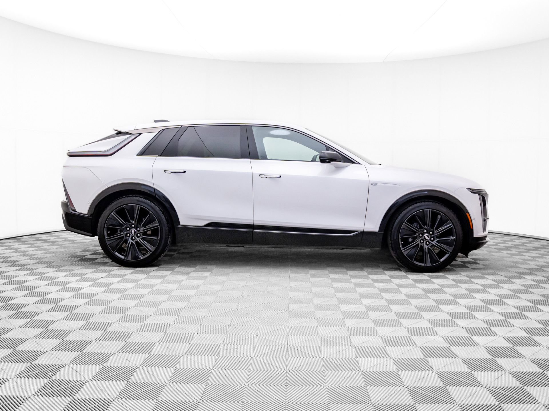 Used 2024 Cadillac Lyriq Sport image 8