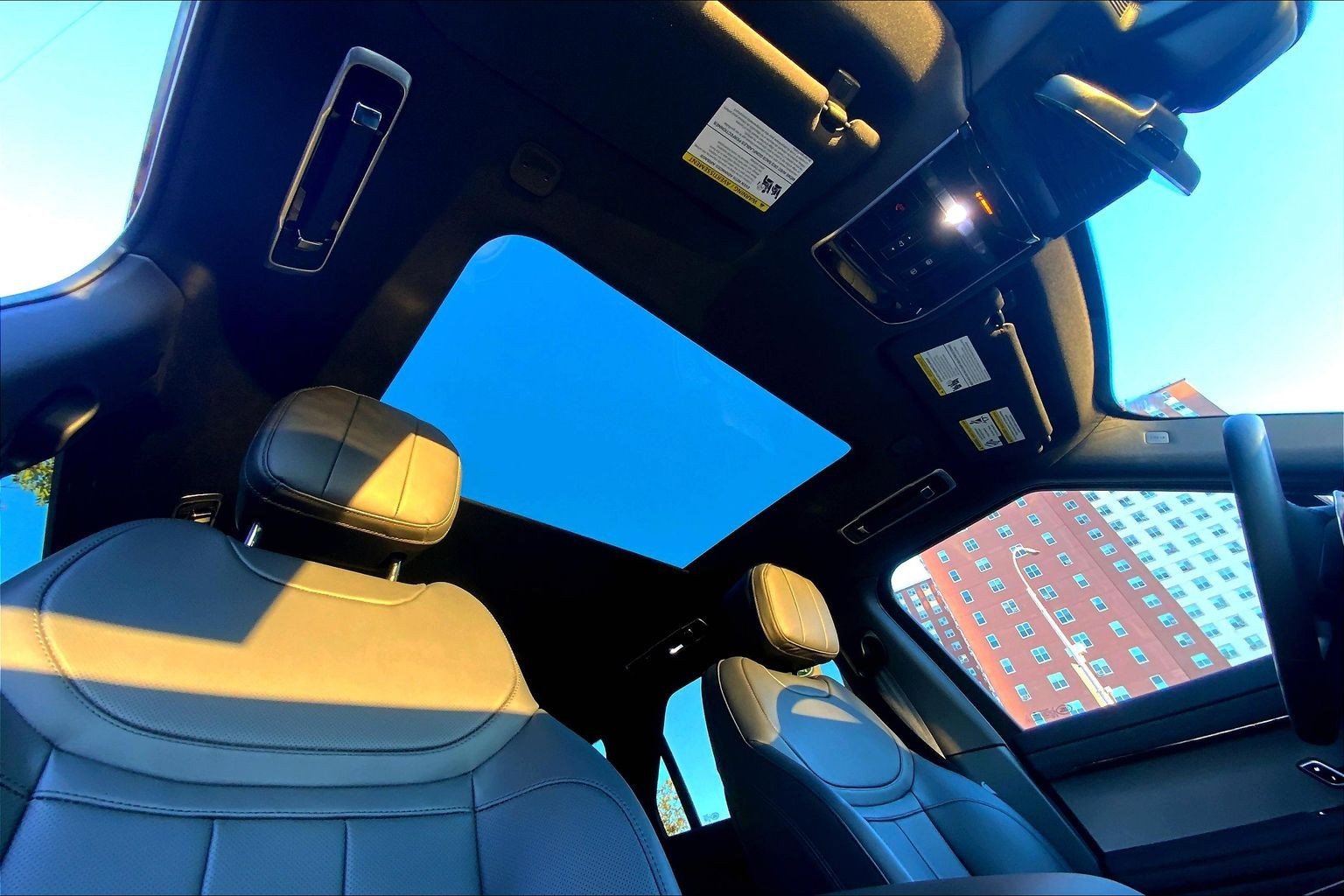 Used 2024 Land Rover Range Rover Sport SE image 14