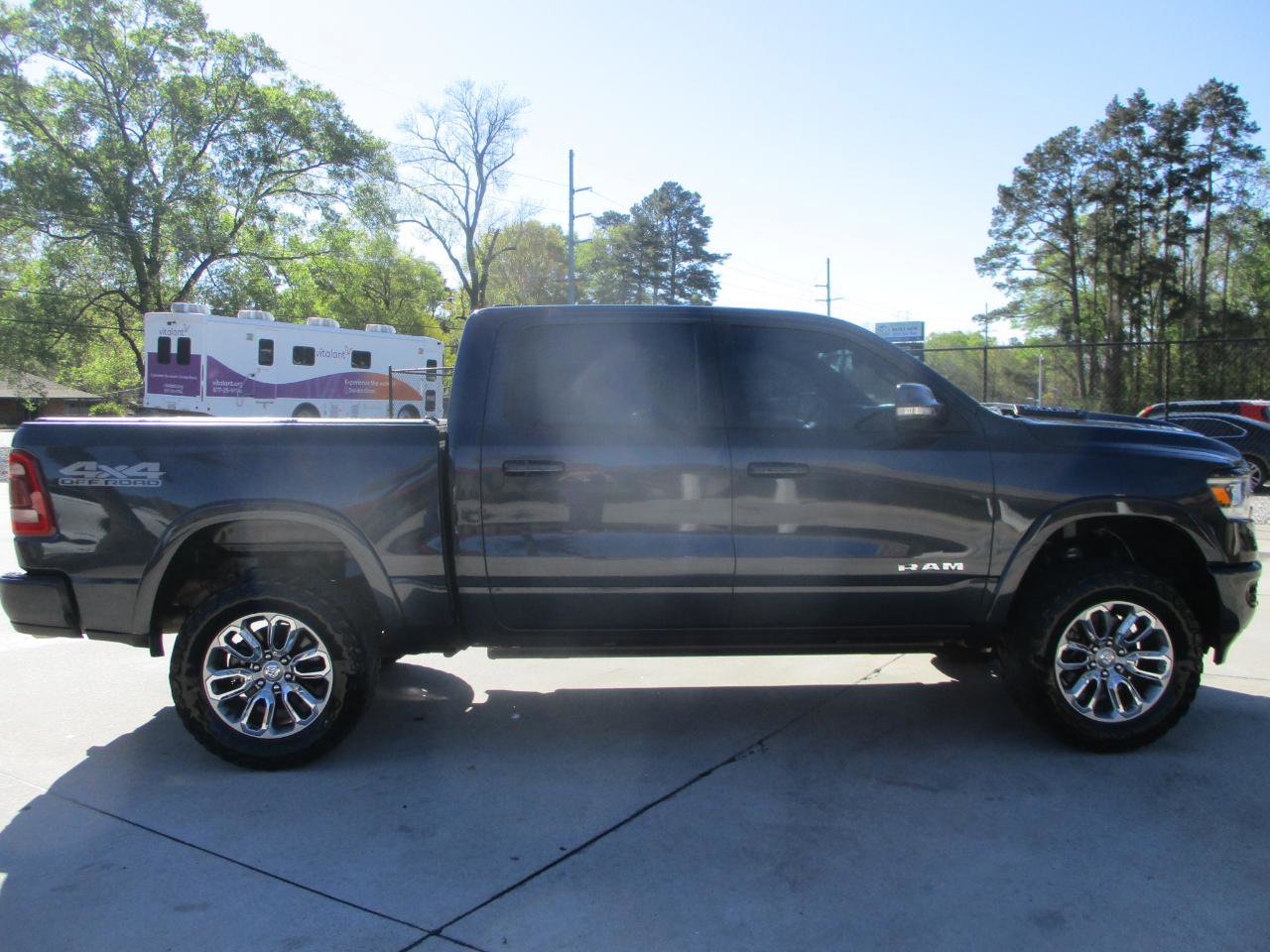 Used 2019 RAM 1500 Laramie w/ Sport Appearance Package AWD/4WD image 8