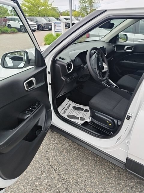 Certified 2026 Hyundai Venue SE FWD image 14