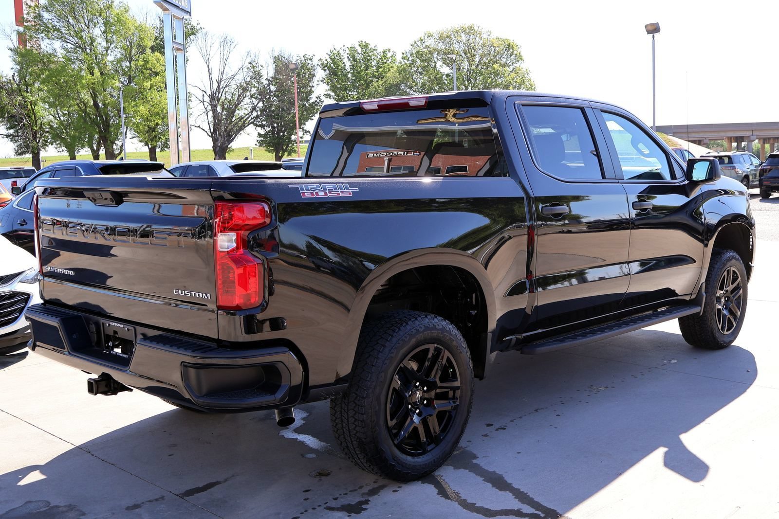 Used 2025 Chevrolet Silverado 1500 Custom Trail Boss AWD/4WD image 9