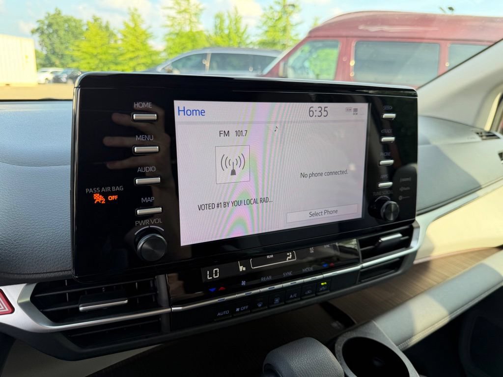 Used 2022 Toyota Sienna LE FWD image 17