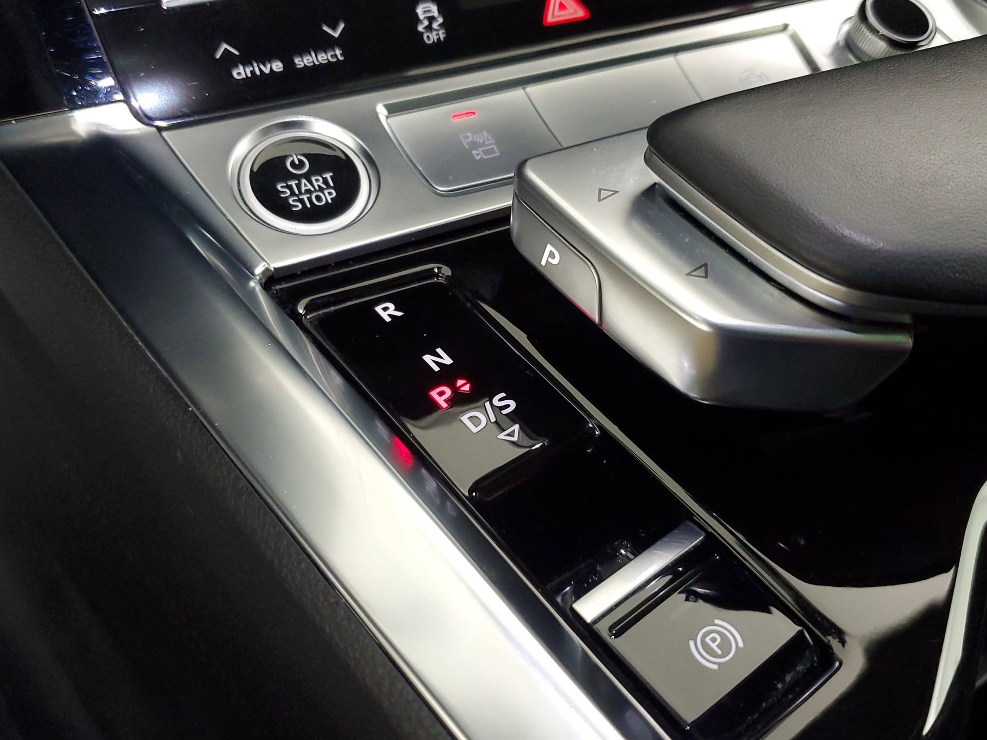 Used 2023 Audi e-tron Premium Plus w/ Premium Plus Package image 43