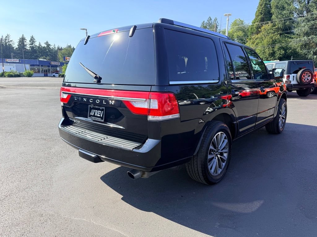 Used 2017 Lincoln Navigator Reserve AWD/4WD image 5