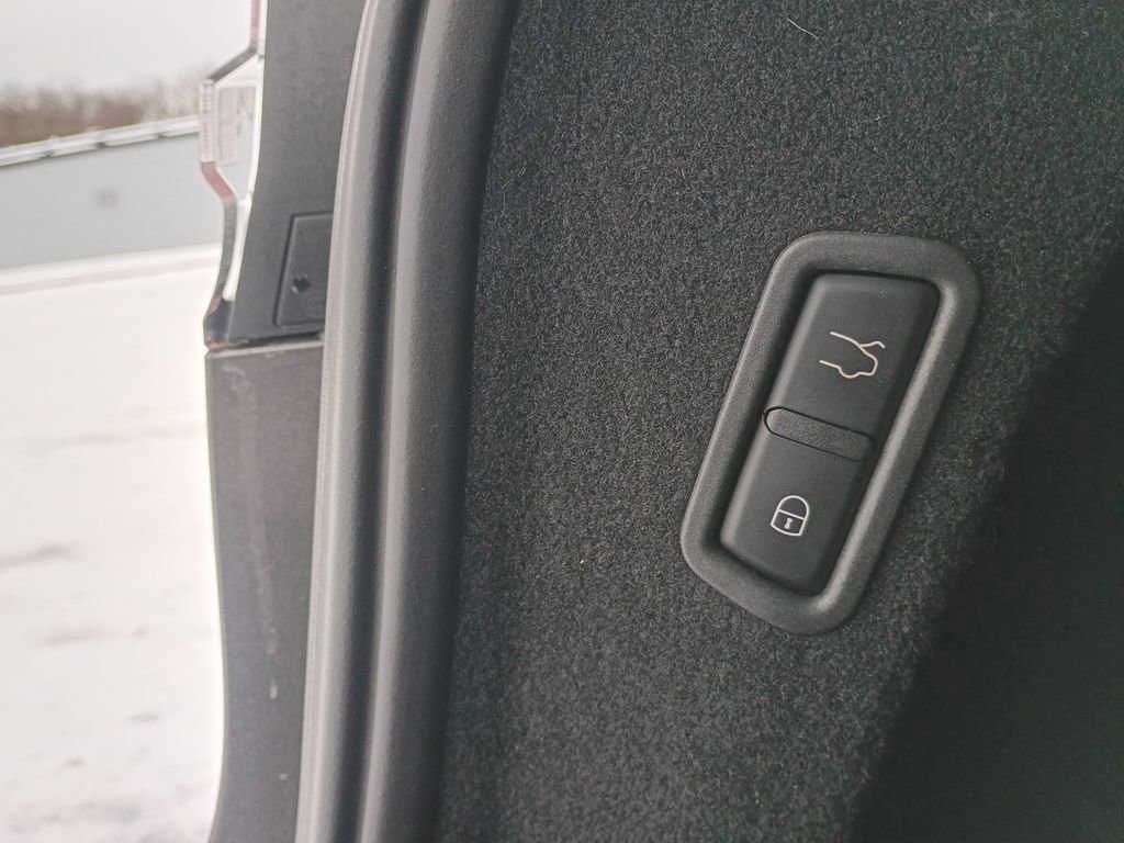 Used 2023 Maserati Levante GT AWD/4WD image 40