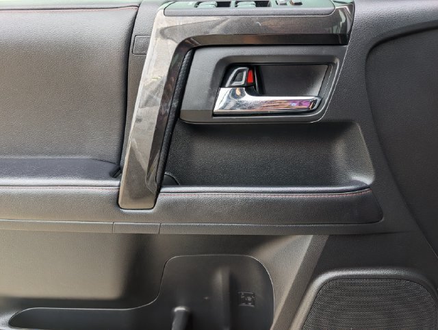 Used 2020 Toyota 4Runner Venture w/ Moonroof Package AWD/4WD image 18