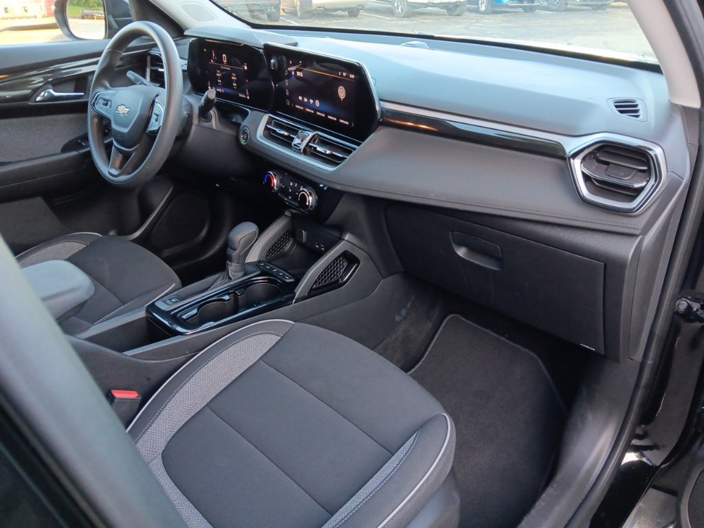 Used 2025 Chevrolet TrailBlazer LT AWD/4WD image 34