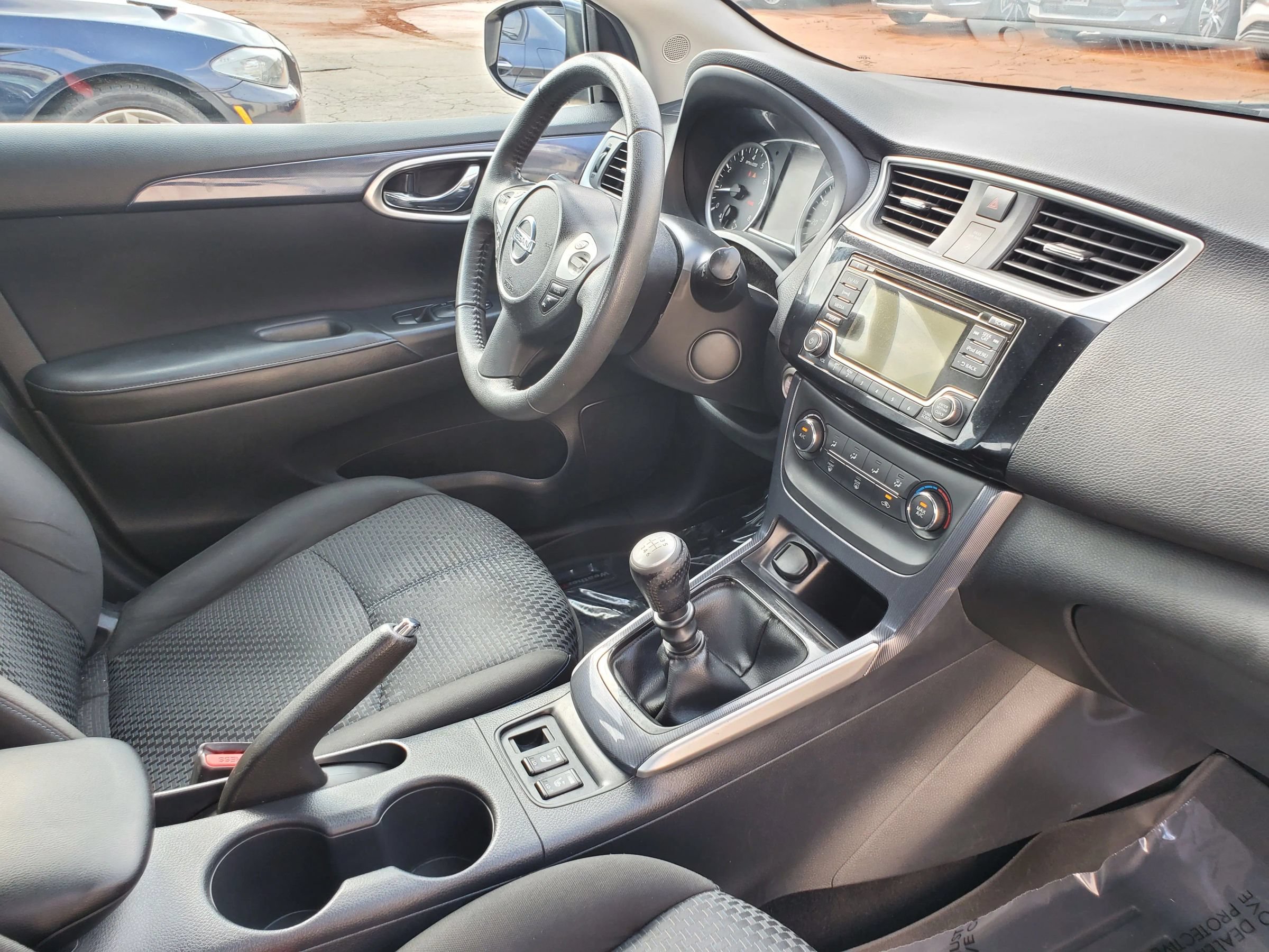 Used 2017 Nissan Sentra SR Turbo w/ SR Midnight Edition FWD image 28