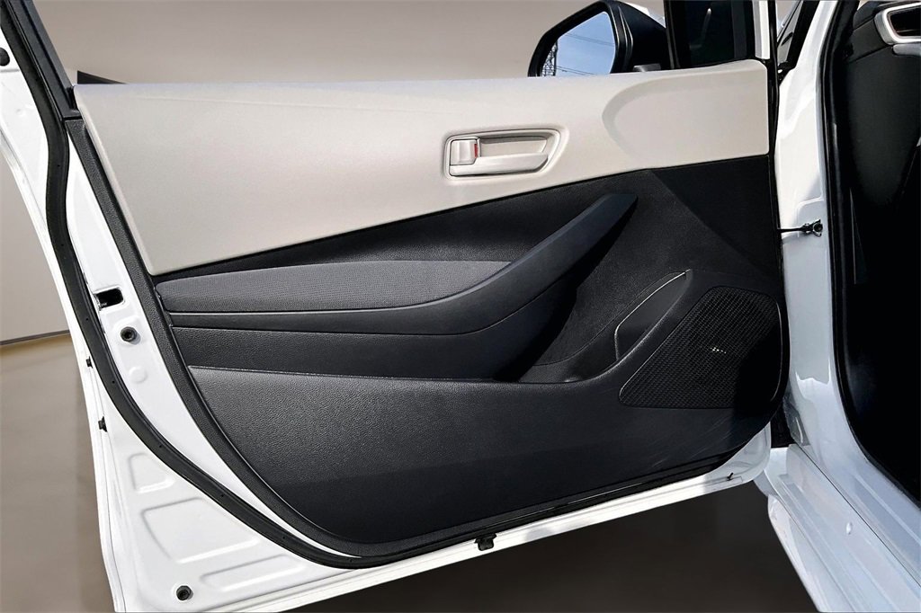 Used 2025 Toyota Corolla LE w/ LE Premium Package image 18