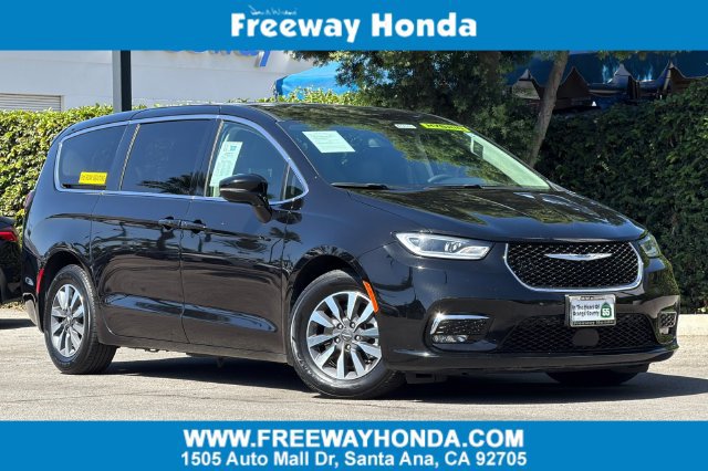 Used 2024 Chrysler Pacifica Limited
