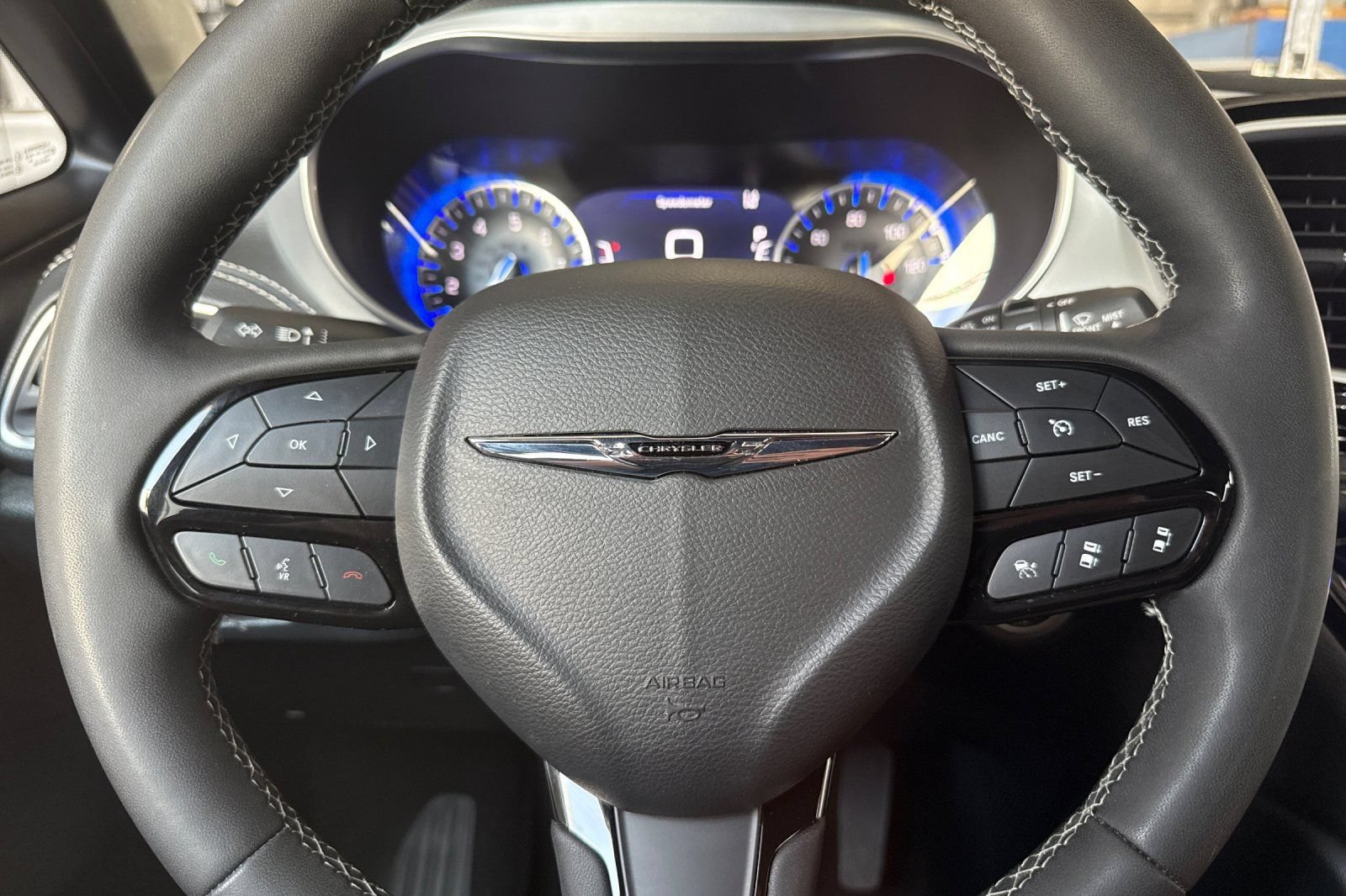 Used 2025 Chrysler Pacifica Limited FWD image 34