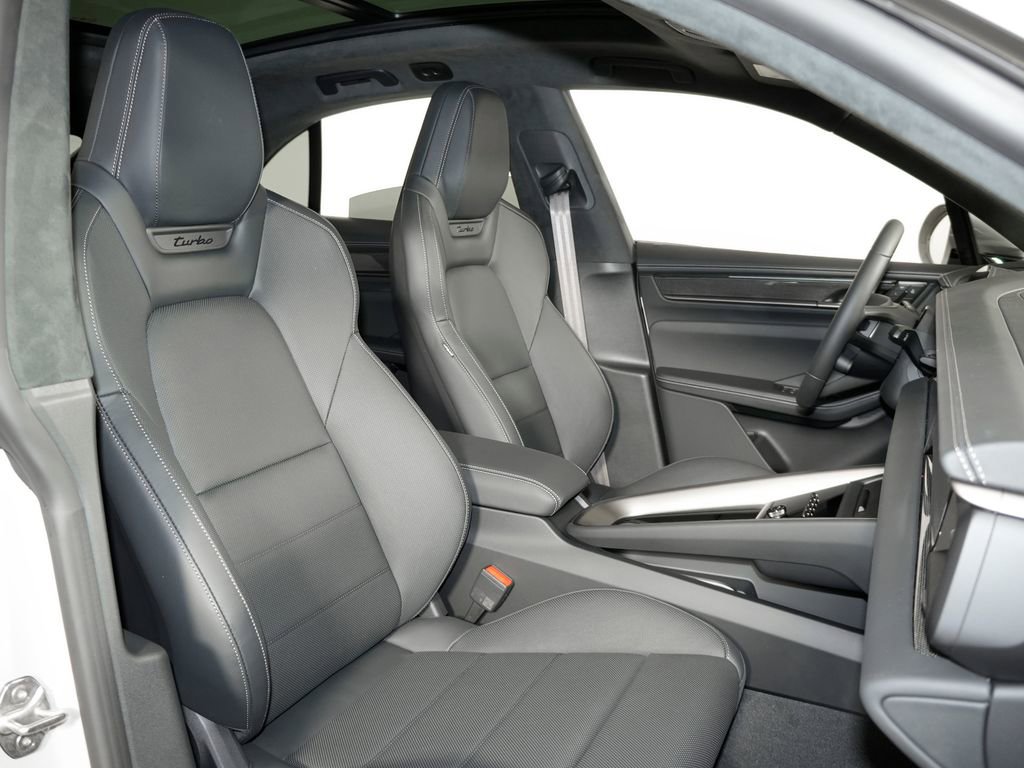 New 2026 Porsche Macan Turbo Electric image 39