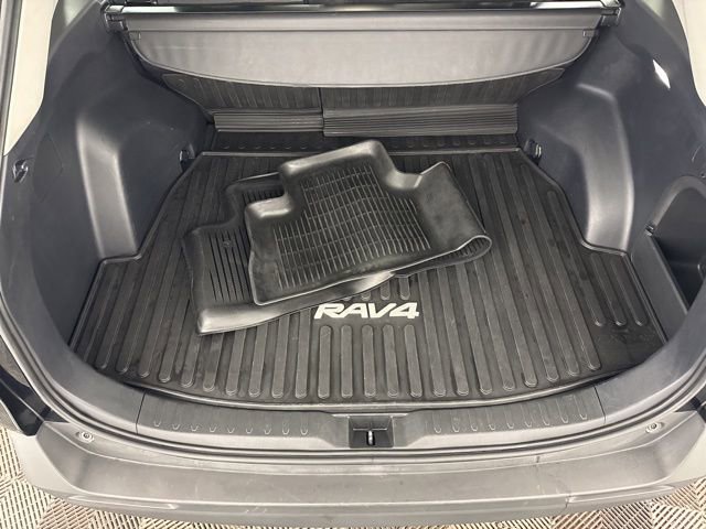 Used 2025 Toyota RAV4 XLE image 27