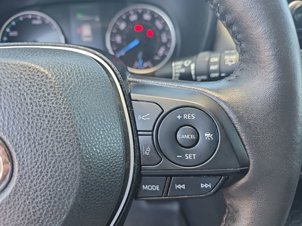 Used 2021 Toyota RAV4 XLE Premium AWD/4WD image 16
