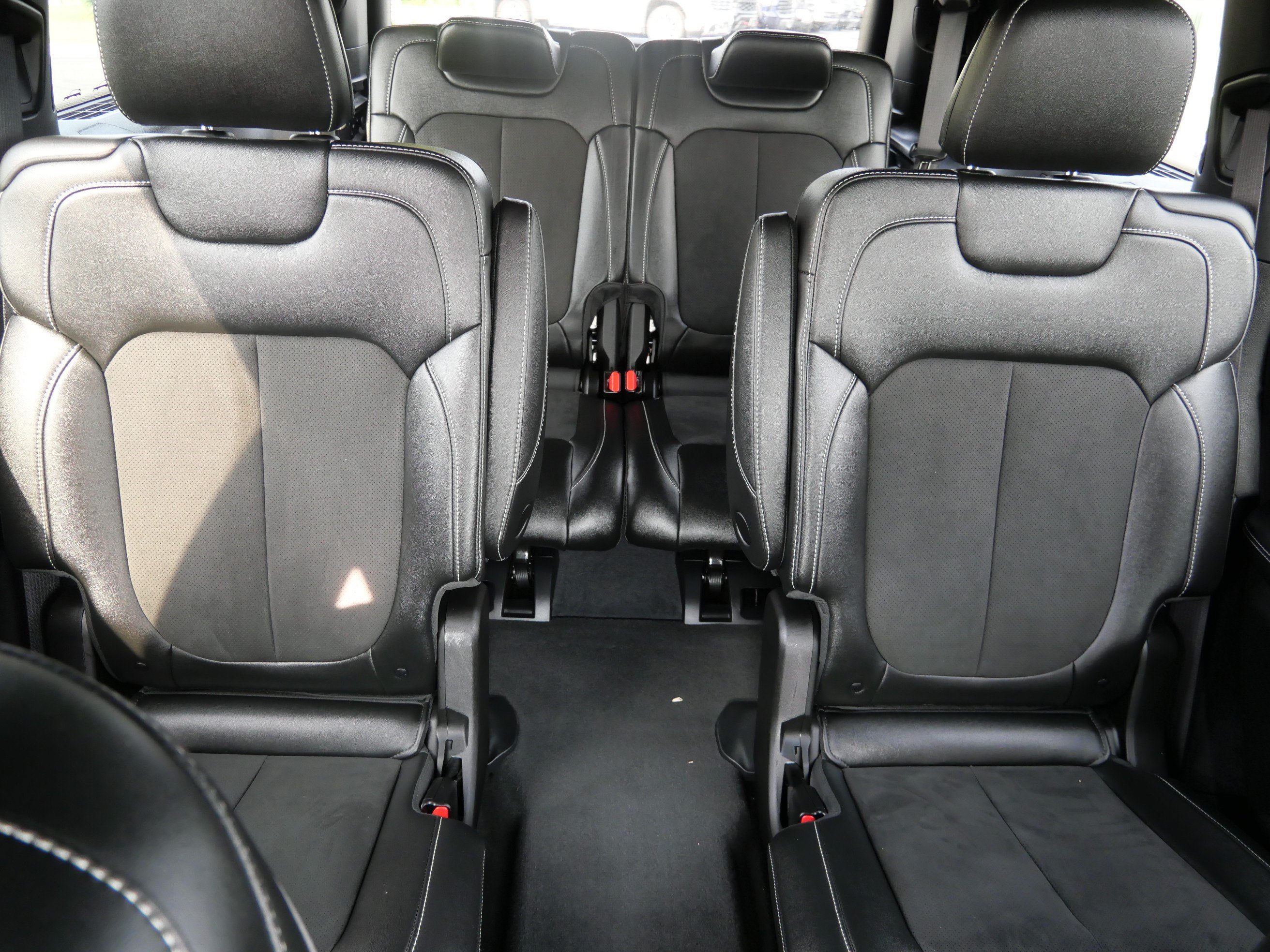 Used 2024 Jeep Grand Cherokee L Altitude AWD/4WD image 13