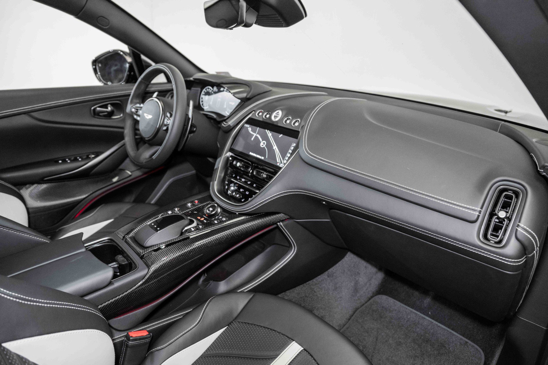 Used 2024 Aston Martin DBX 707 image 21