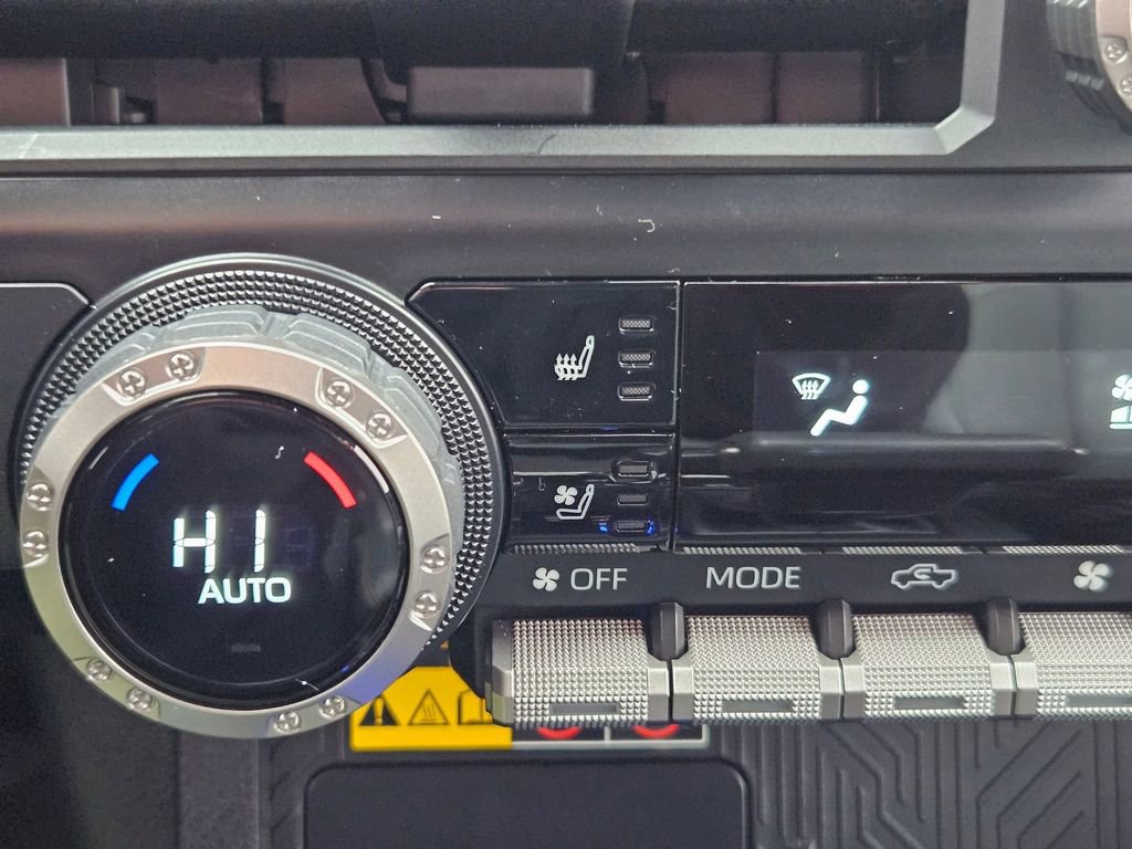 Used 2024 Toyota Tacoma Trailhunter image 23