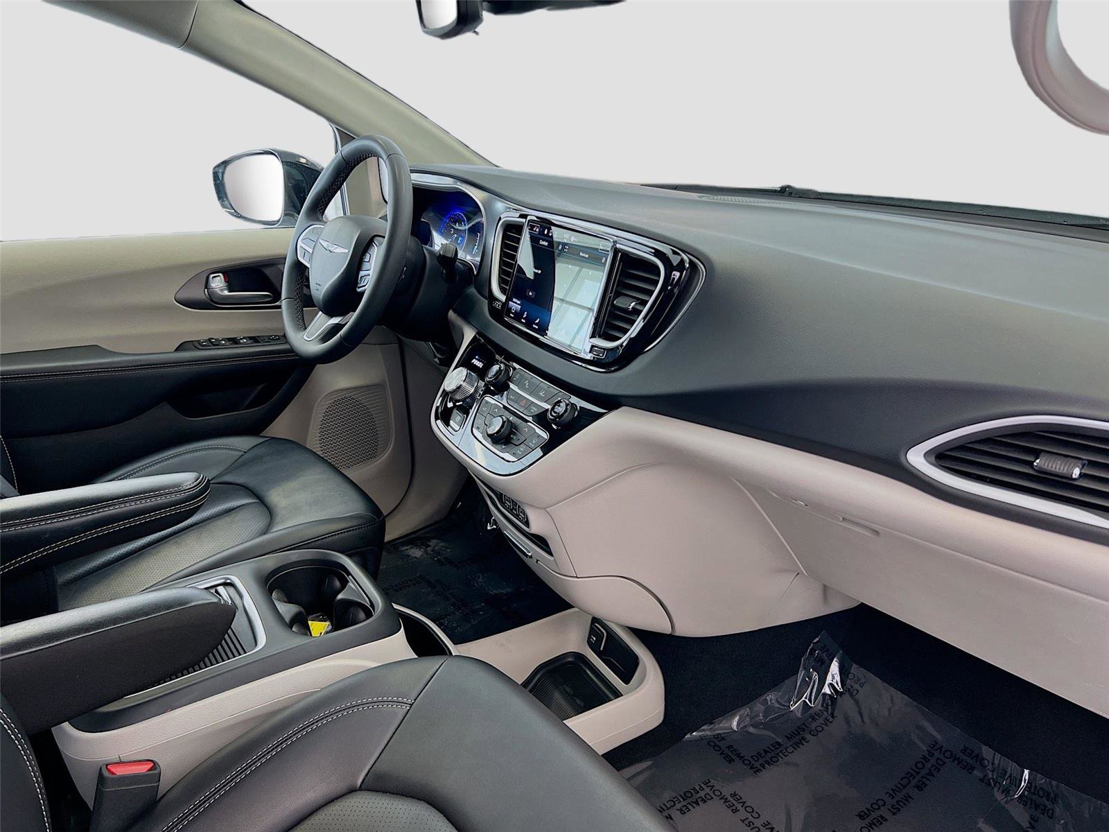 Used 2024 Chrysler Pacifica Touring-L image 28