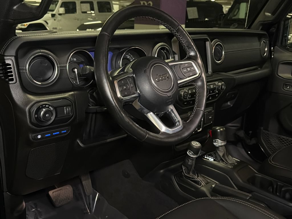 Used 2023 Jeep Wrangler Unlimited Sahara w/ Cold Weather Group AWD/4WD image 18