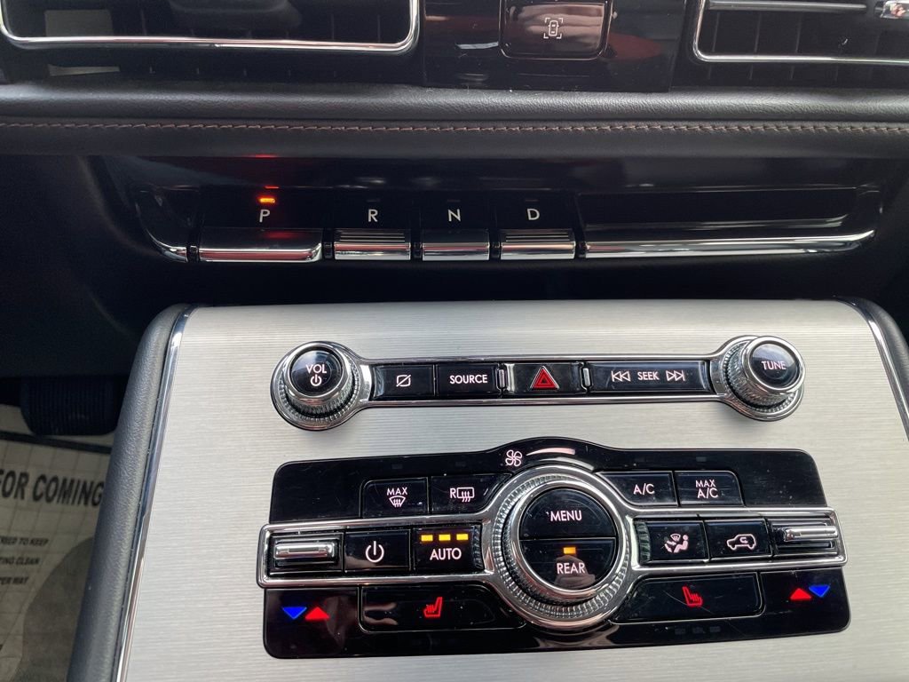 Used 2023 Lincoln Aviator AWD image 18