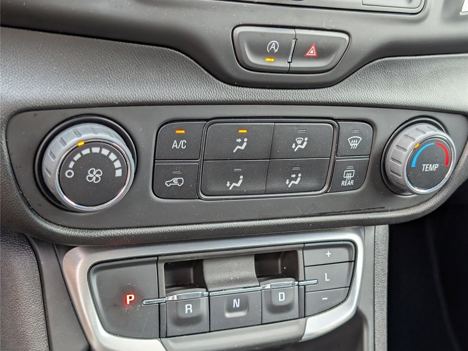 Used 2024 GMC Terrain SLE FWD image 23