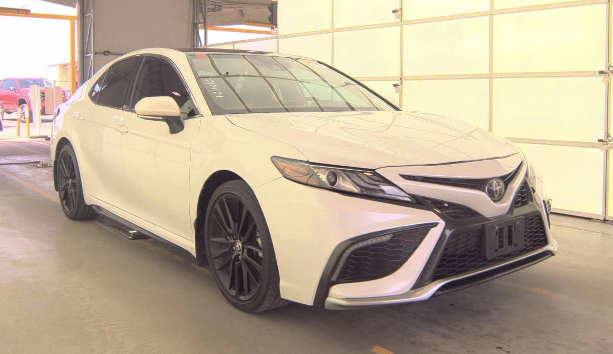 Used 2022 Toyota Camry XSE FWD image 2