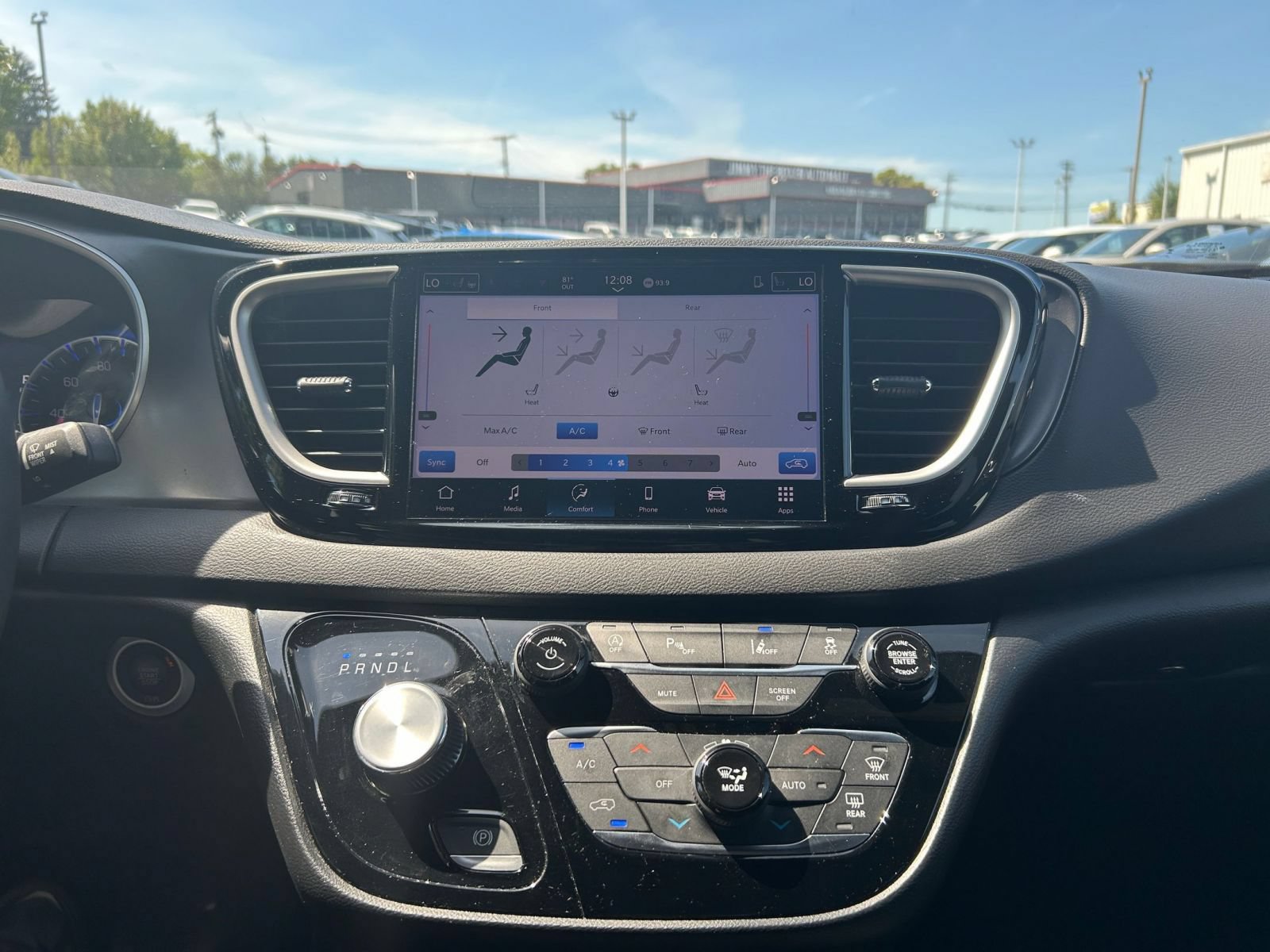 Used 2025 Chrysler Pacifica Select FWD image 16