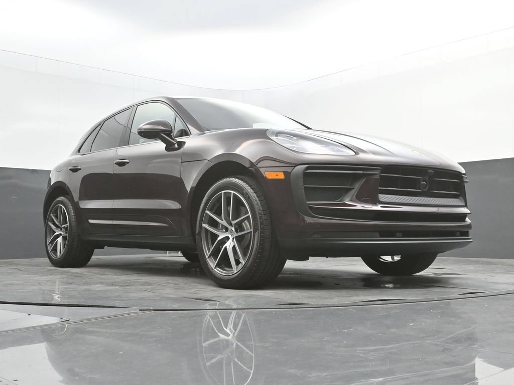 Certified 2024 Porsche Macan AWD/4WD image 41
