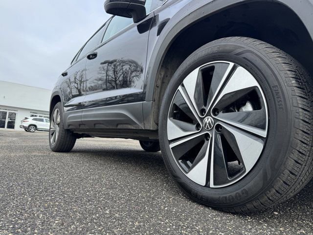Used 2025 Volkswagen Taos SE w/ Panoramic Sunroof Package AWD/4WD image 10