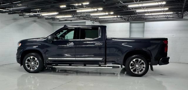 Used 2023 Chevrolet Silverado 1500 High Country w/ Technology Package AWD/4WD image 3