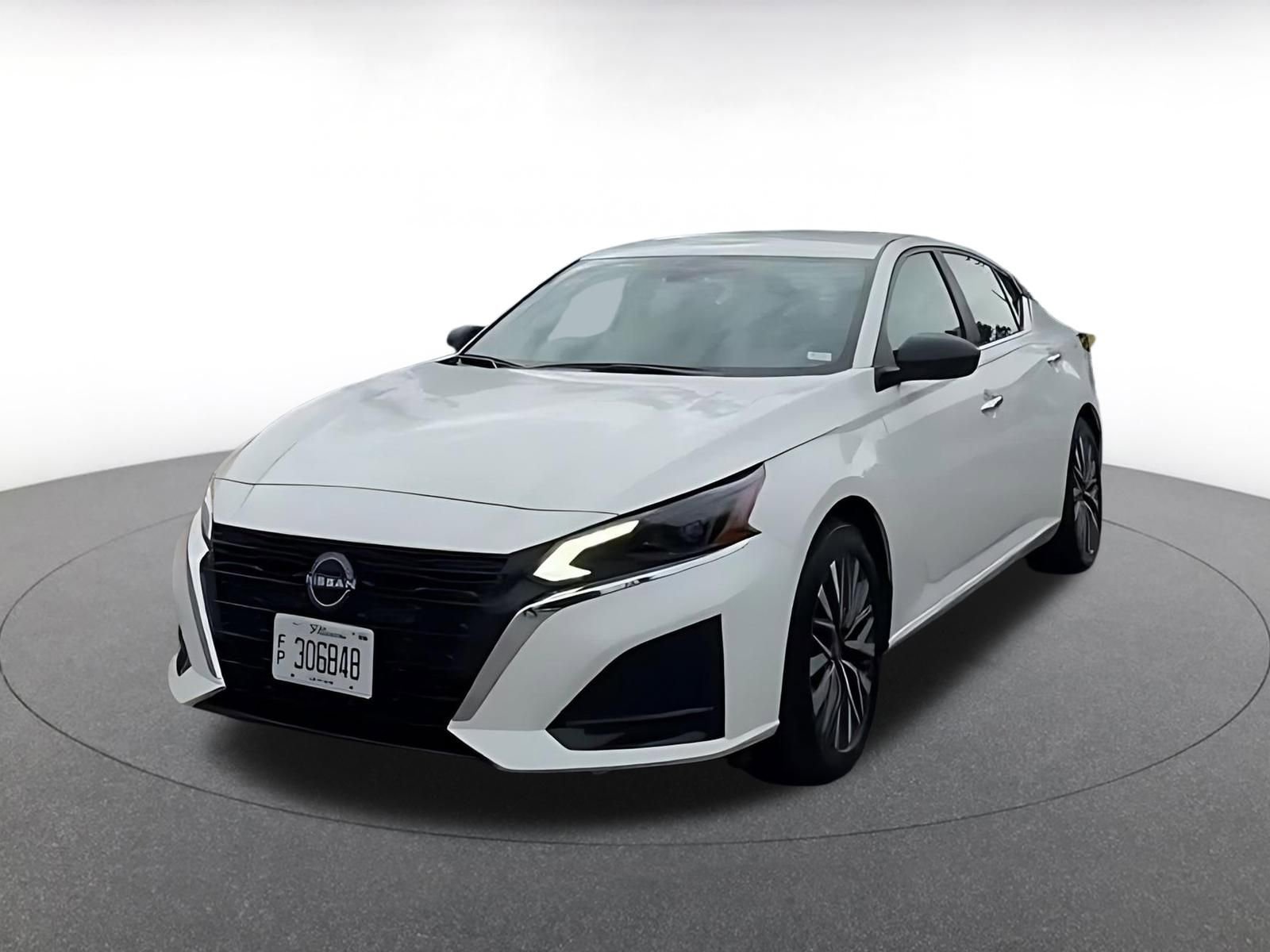 Used 2025 Nissan Altima 2.5 SV FWD image 7