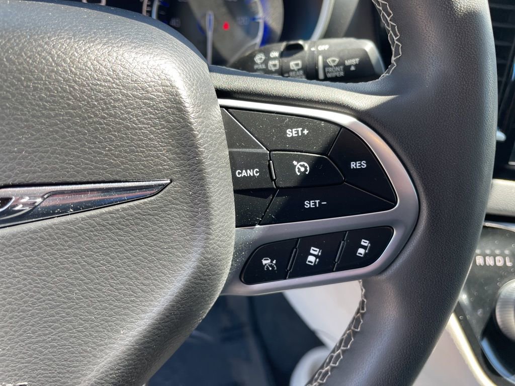 Used 2022 Chrysler Pacifica Touring-L FWD image 14