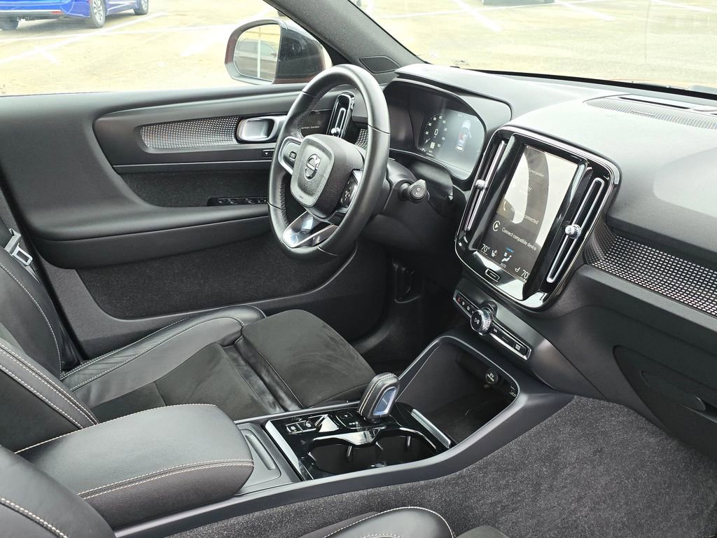 Used 2022 Volvo XC40 T5 R-Design w/ Advanced Package AWD/4WD image 11