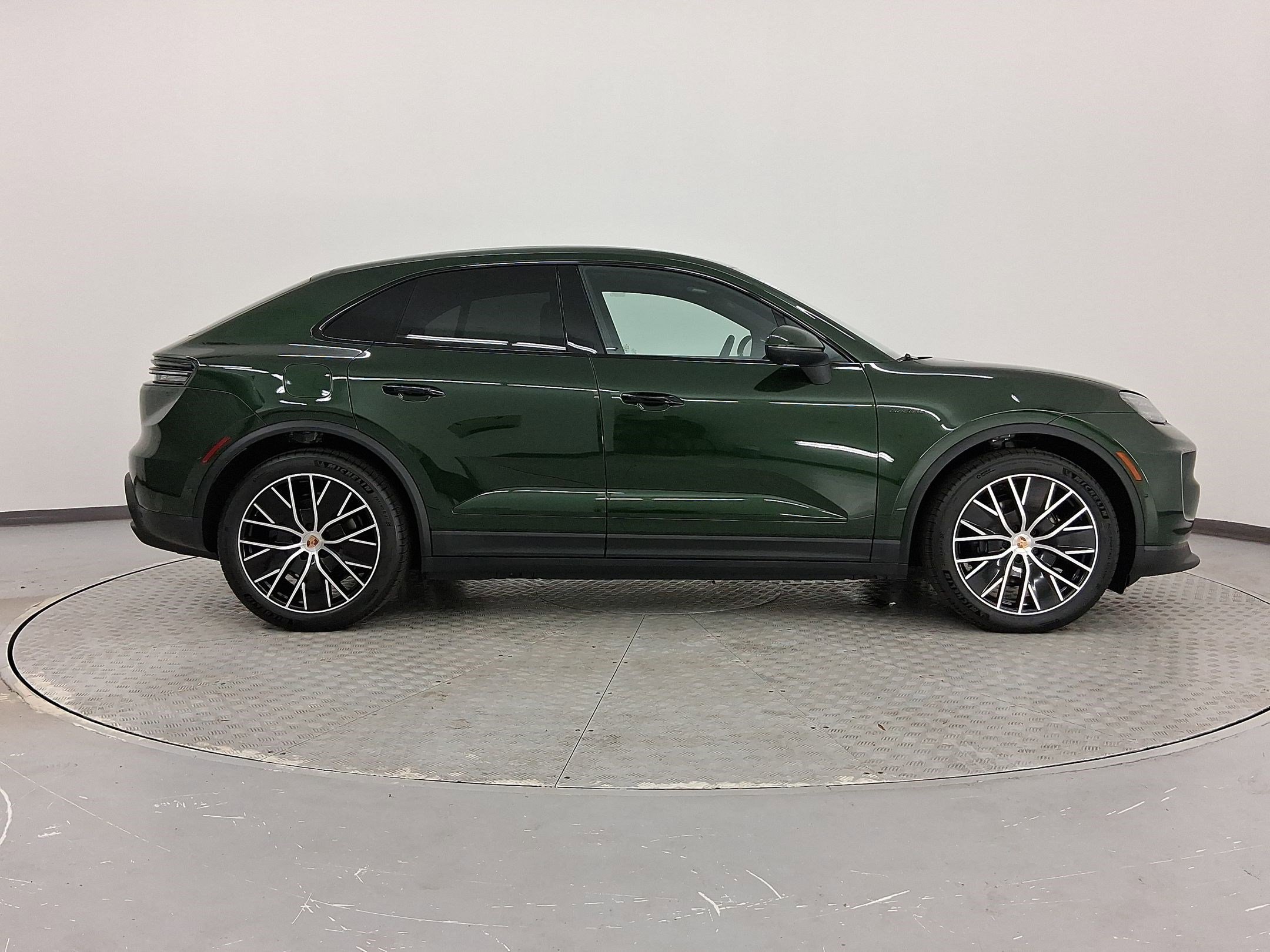 Used 2026 Porsche Macan image 8