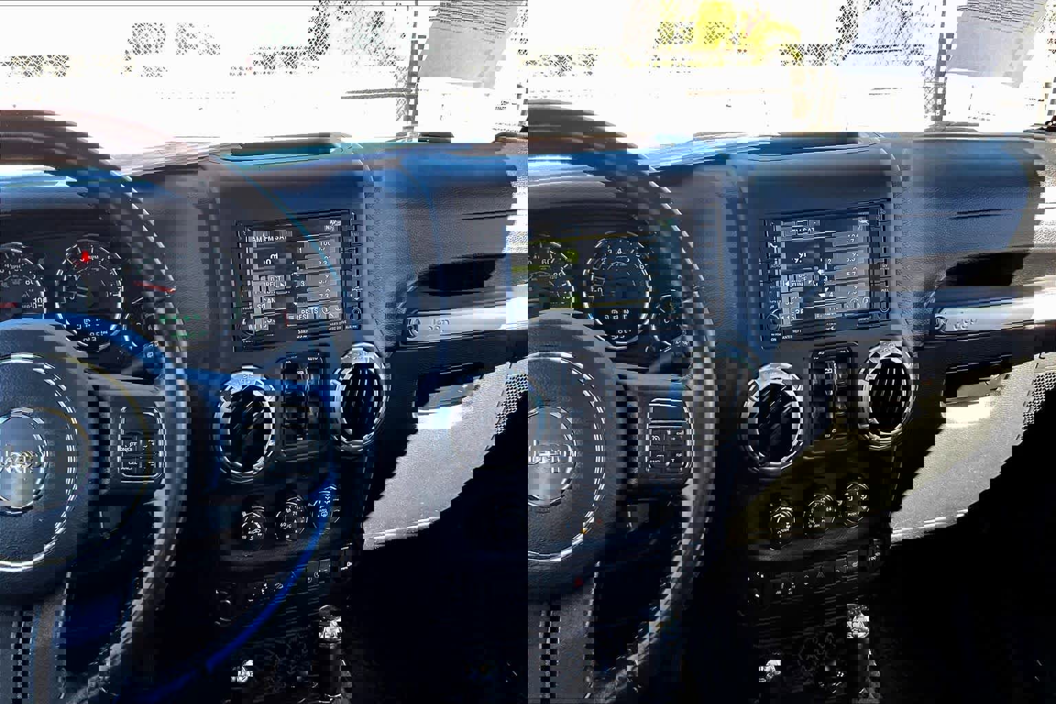 Used 2016 Jeep Wrangler Unlimited Rubicon w/ Connectivity Group image 6