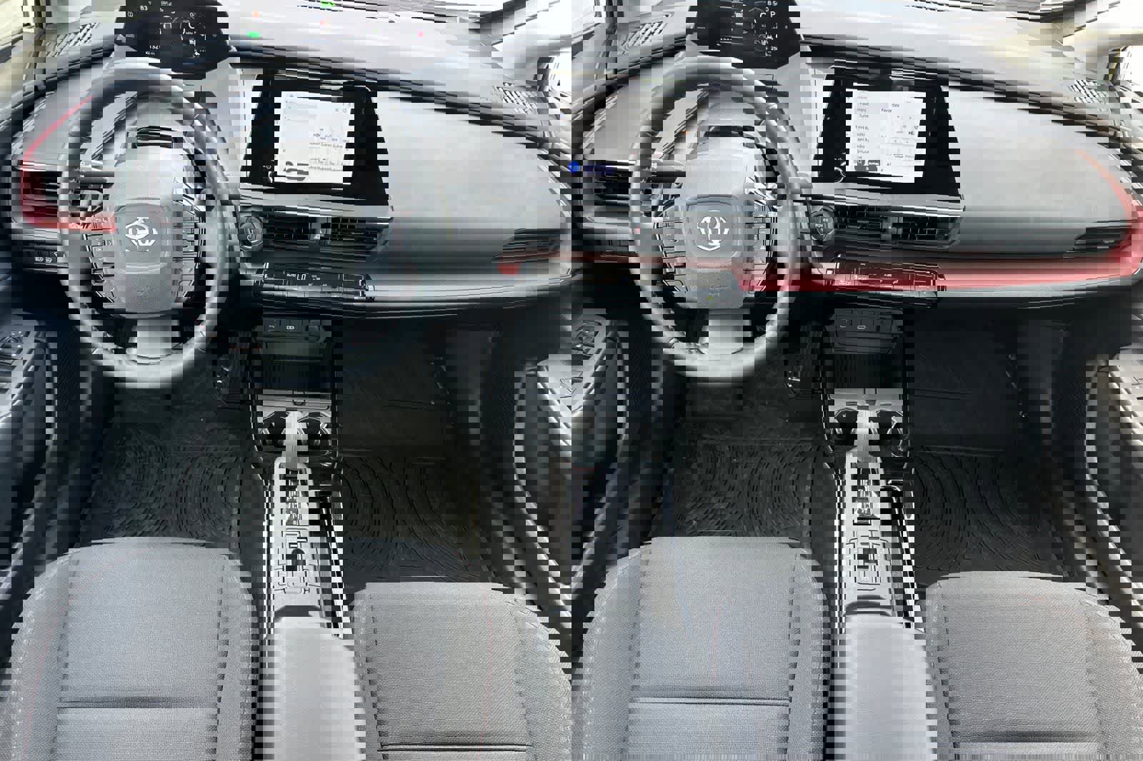 Used 2024 Toyota Prius Prime SE image 4