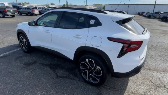New 2026 Chevrolet Trax RS w/ Sunroof Package FWD image 8