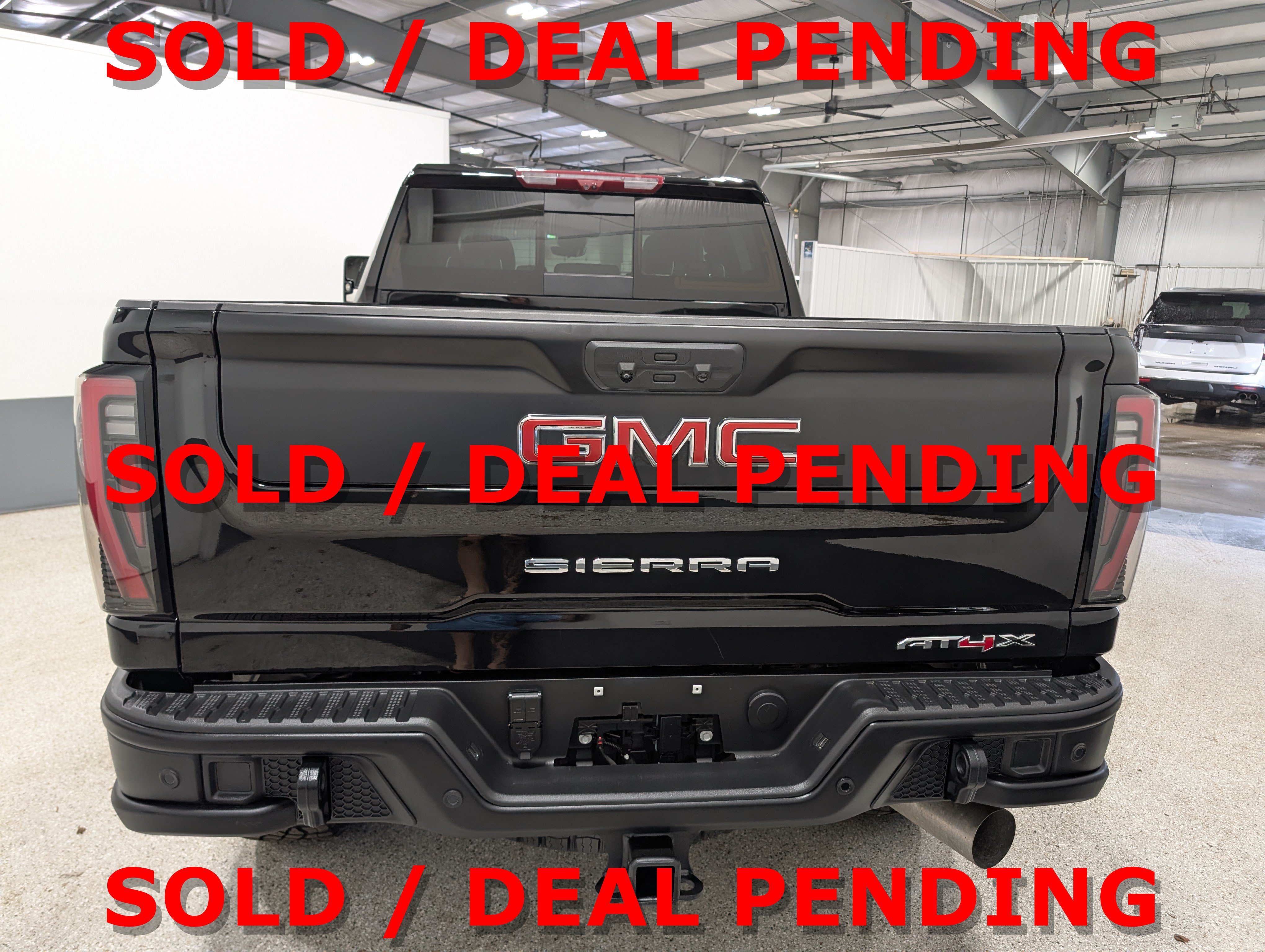 Used 2025 GMC Sierra 2500 AT4X w/ AT4X AEV Edition AWD/4WD image 4