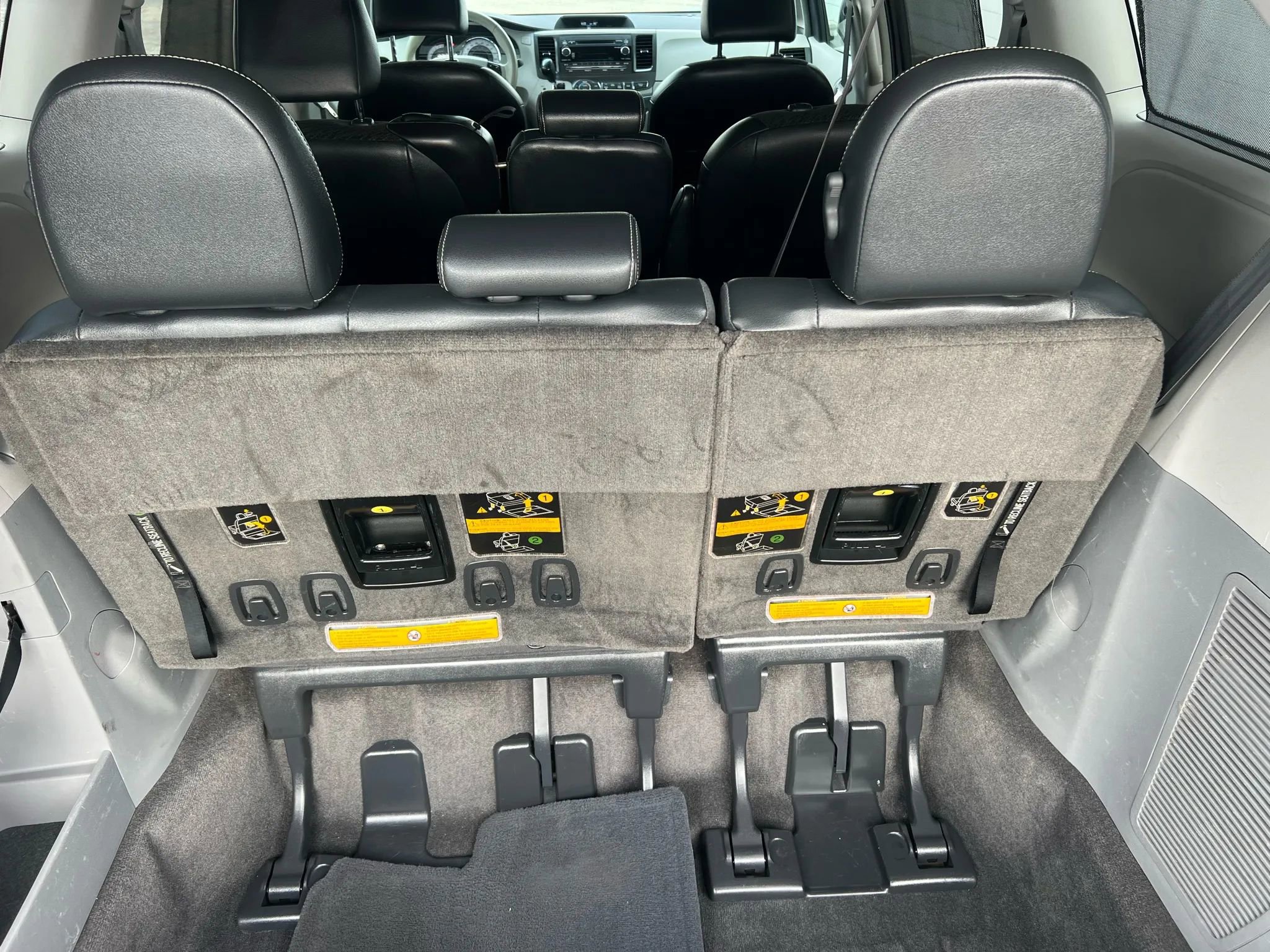 Used 2014 Toyota Sienna SE image 30