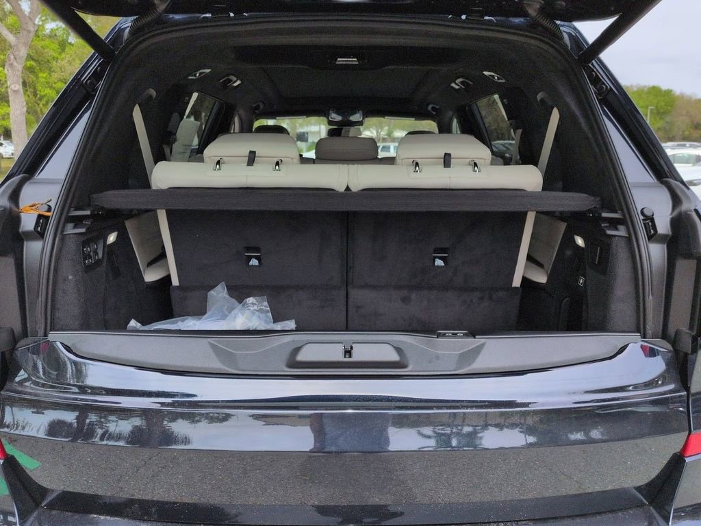 New 2026 BMW X7 M60i image 13