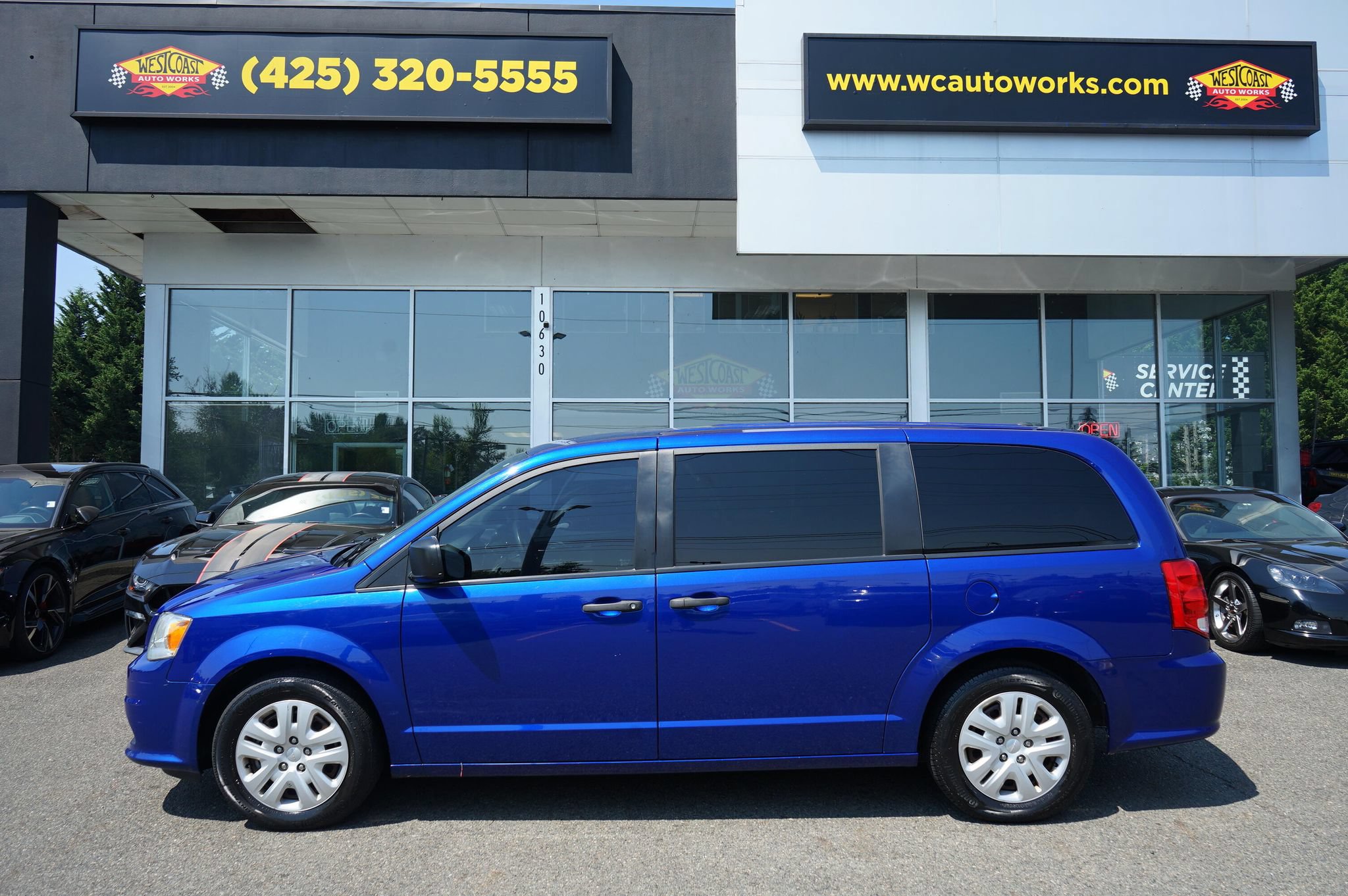 Used 2019 Dodge Grand Caravan SE w/ UConnect Hands-Free Group FWD image 2