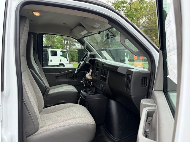 New 2026 Chevrolet Express 2500 w/ Driver Convenience Package RWD image 31