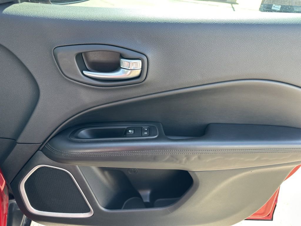 Used 2018 Jeep Compass Latitude w/ Popular Equipment Group image 31