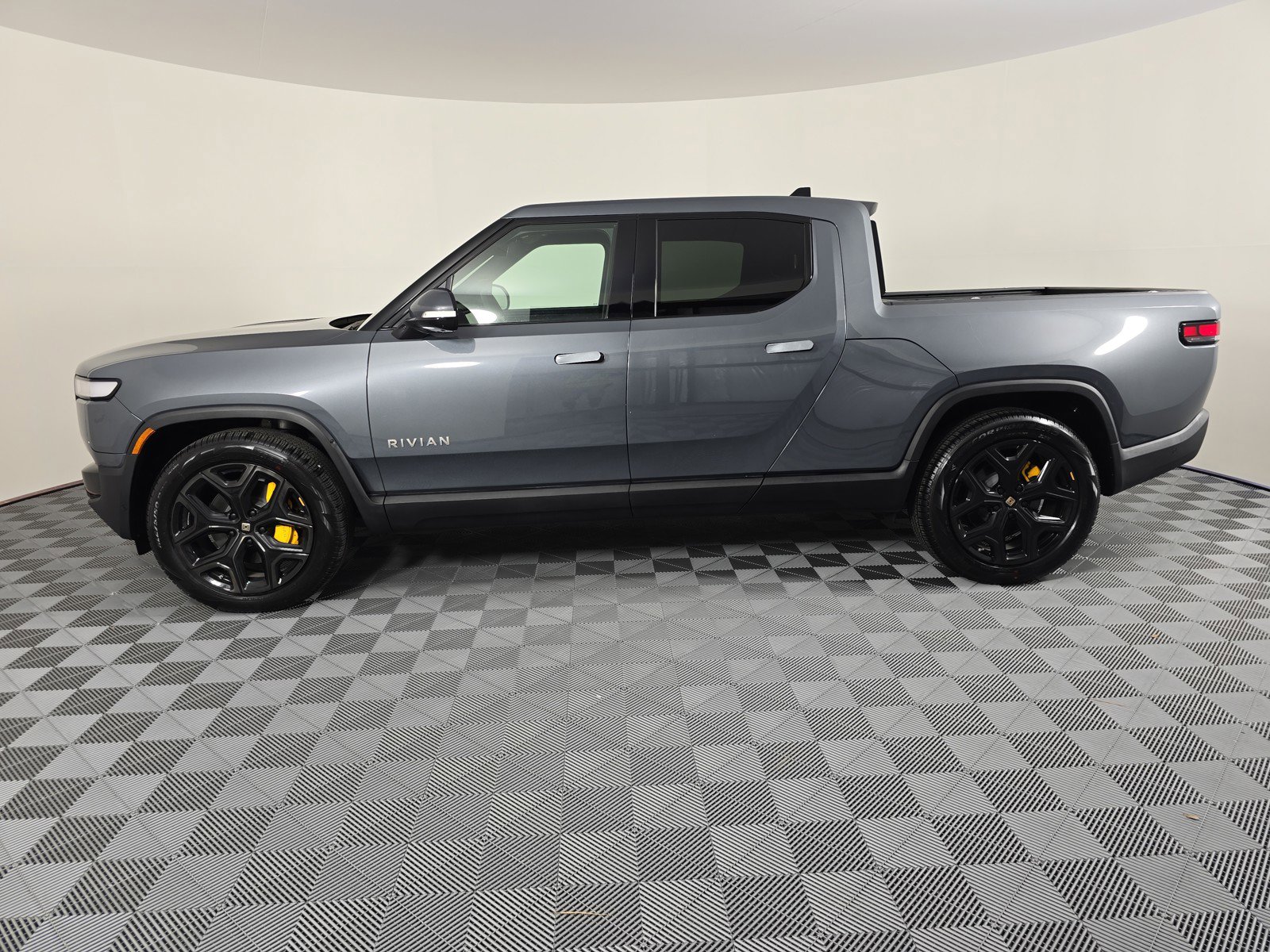 Used 2023 Rivian R1T Adventure AWD/4WD image 2