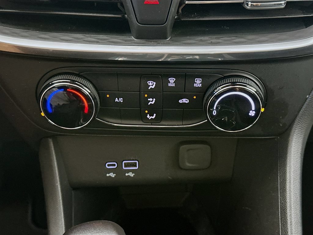 Used 2024 Buick Encore GX Preferred FWD image 18